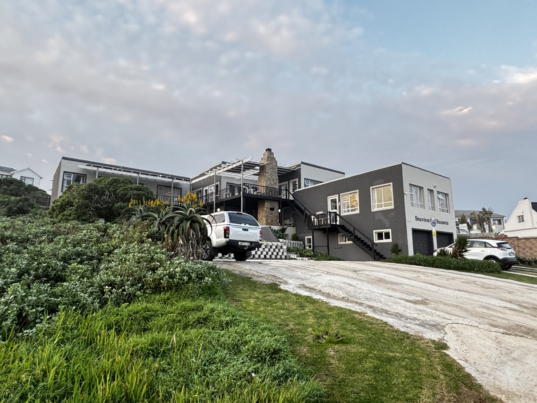 Guesthouse entrance and driveway at Seaview Sunsets